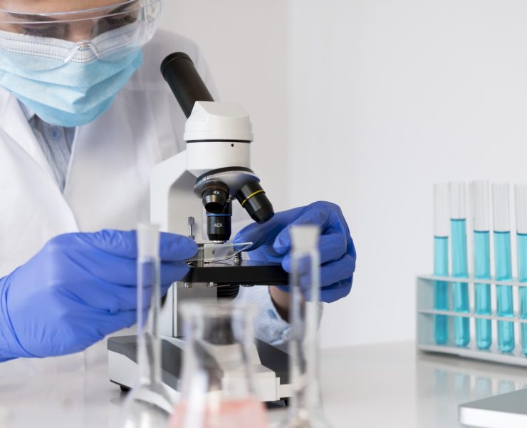 woman-working-laborator